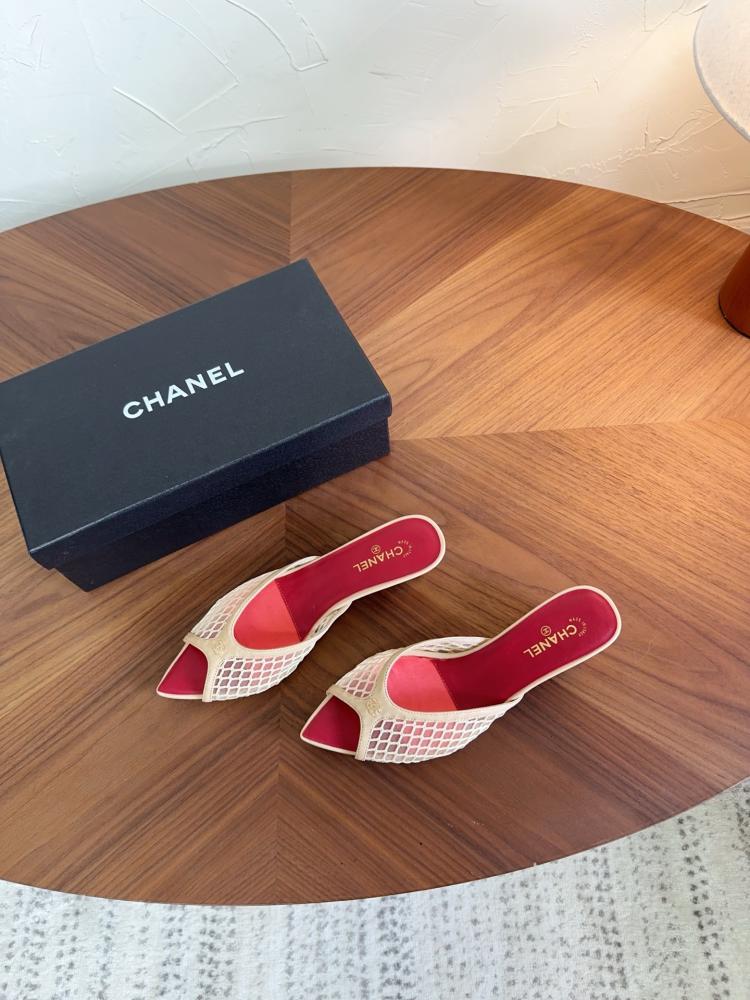 حذاء  Chanel  ميول شبكي فاخر بمقدمة مفتوحة وشعار CC