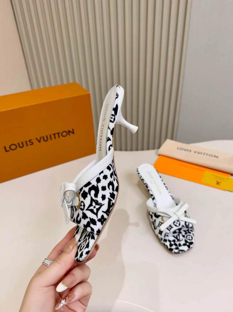 حذاء  Louis Vuitton فاخر