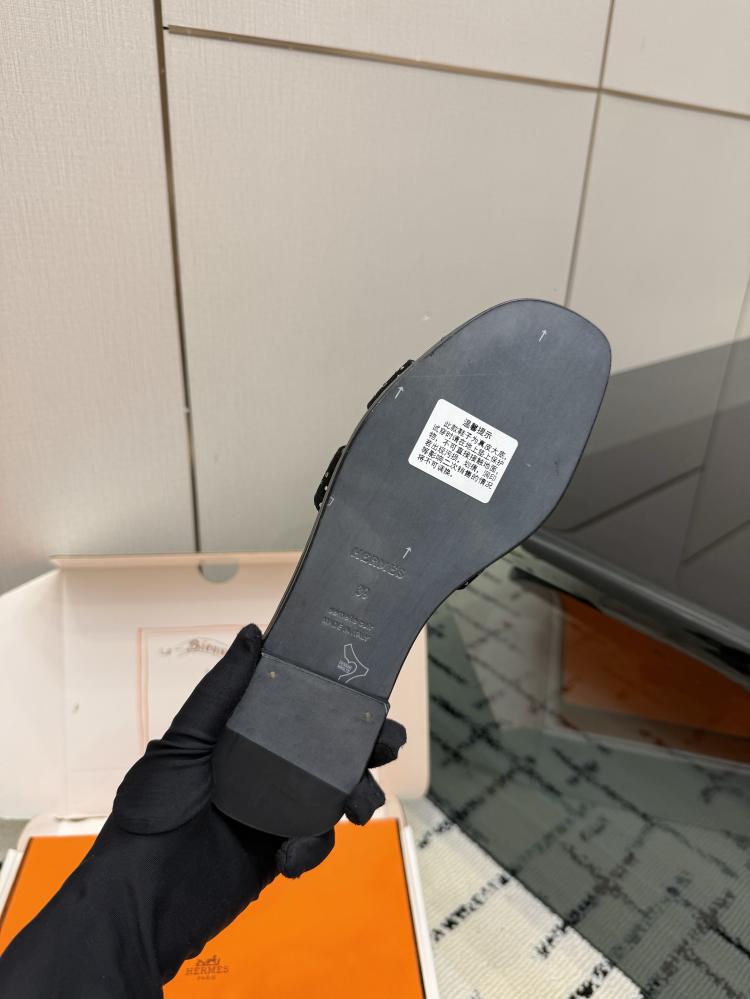 حذاء Hermès فاخر