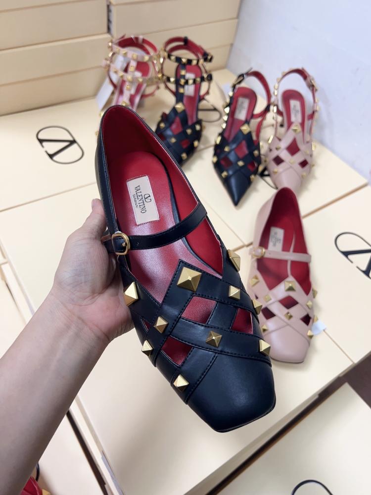 حذاء Valentino فاخر