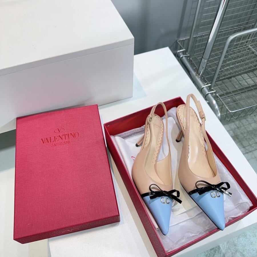 حذاء Valentino فاخر