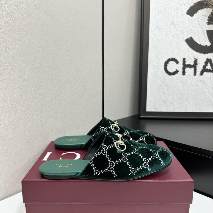 حذاء Gucci فاخر