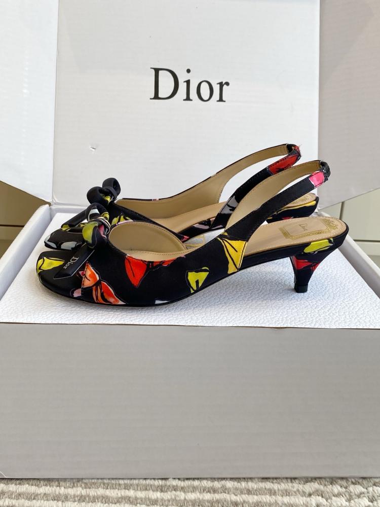 حذاء Dior فاخر
