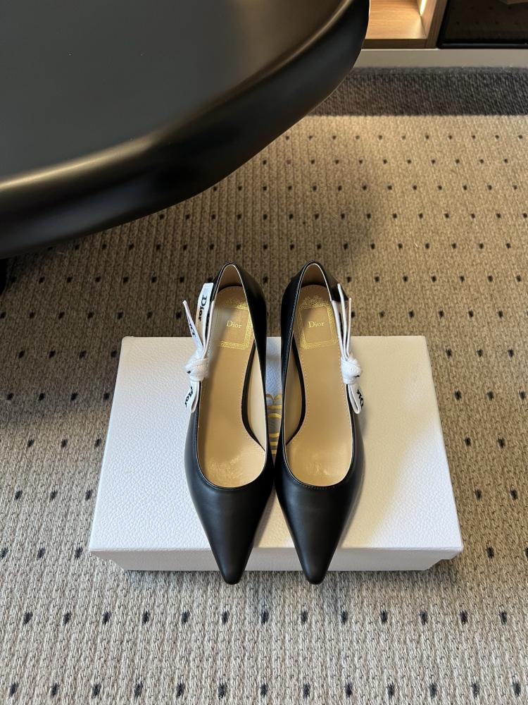 حذاء Dior فاخر