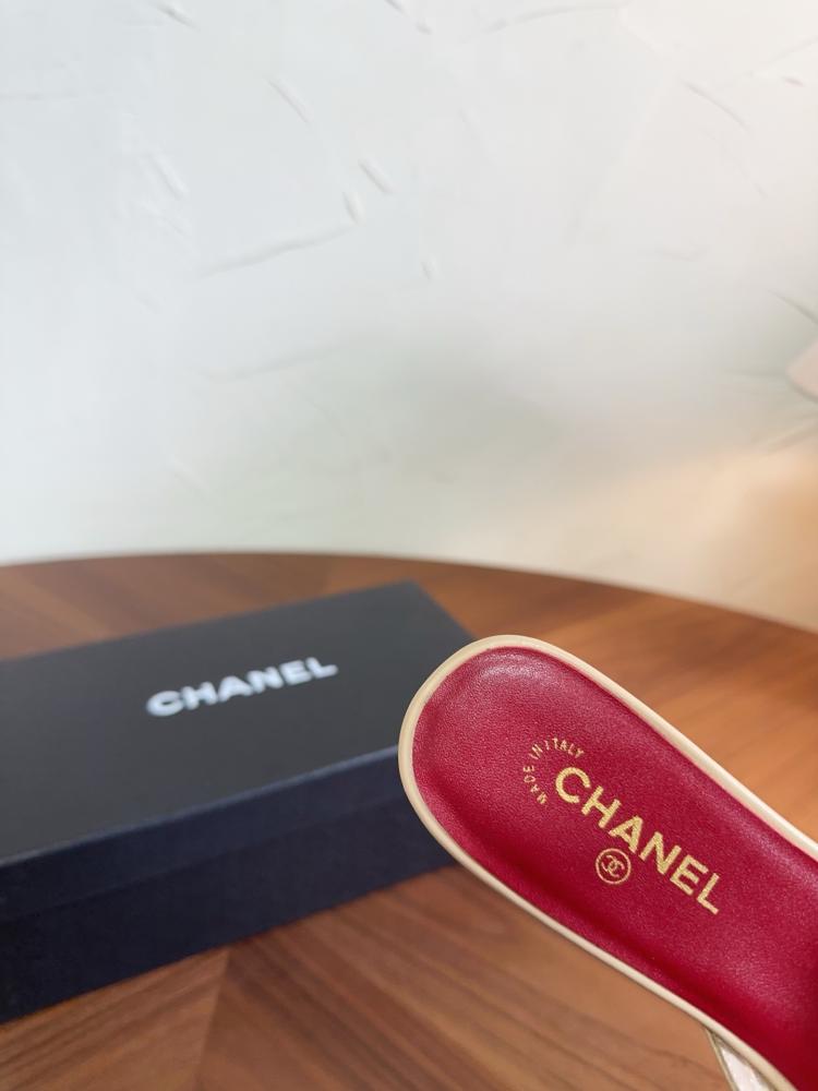 حذاء  Chanel  ميول شبكي فاخر بمقدمة مفتوحة وشعار CC