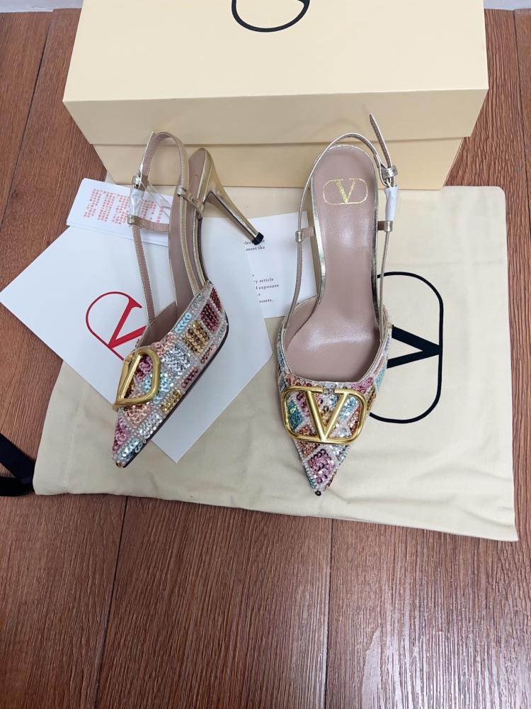حذاء Valentino فاخر