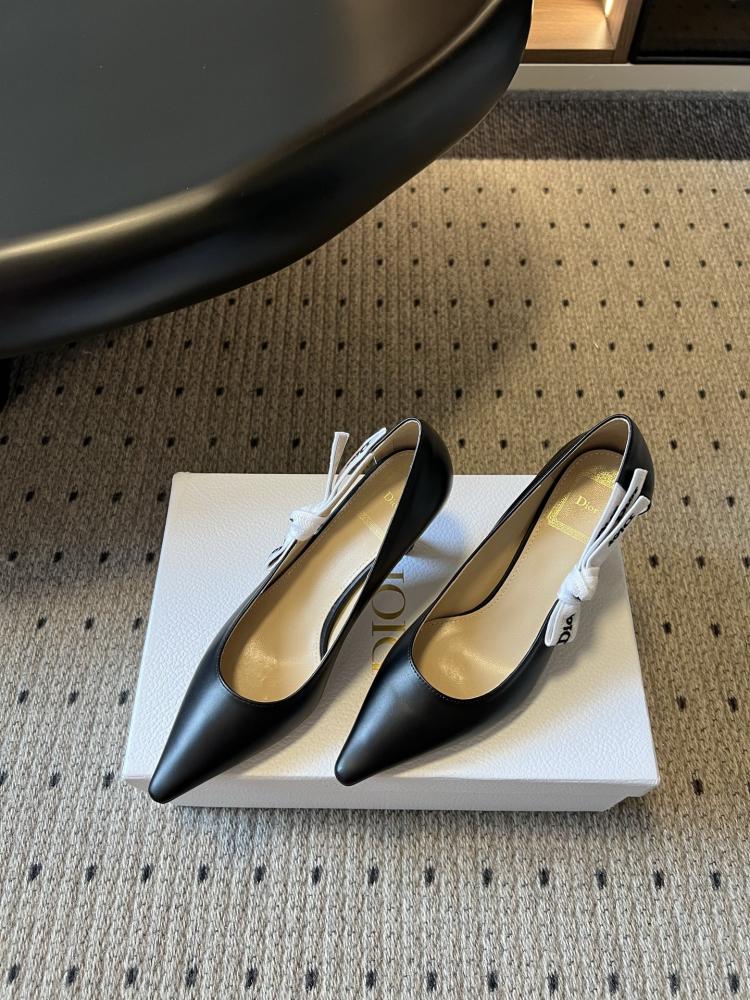حذاء Dior فاخر