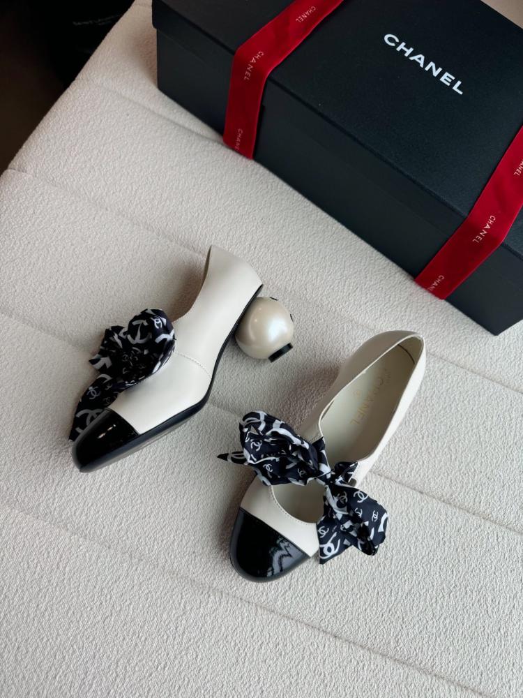حذاء Chanel فاخر