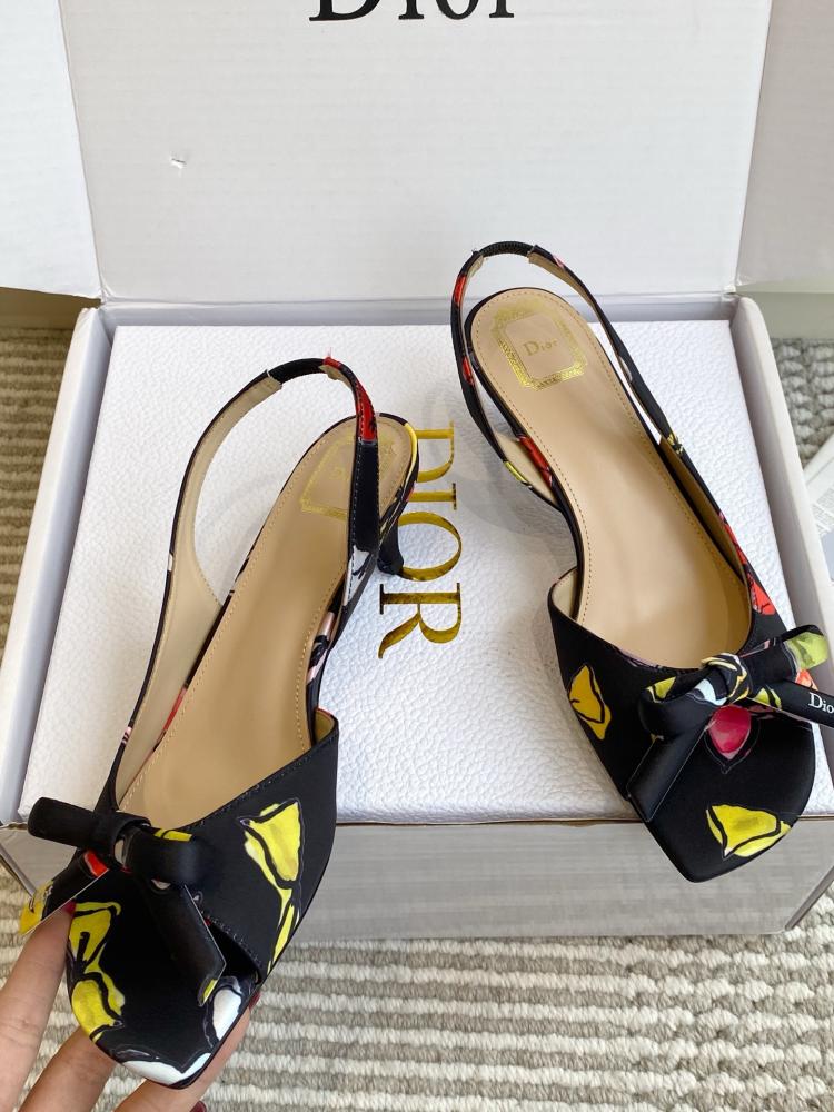 حذاء Dior فاخر