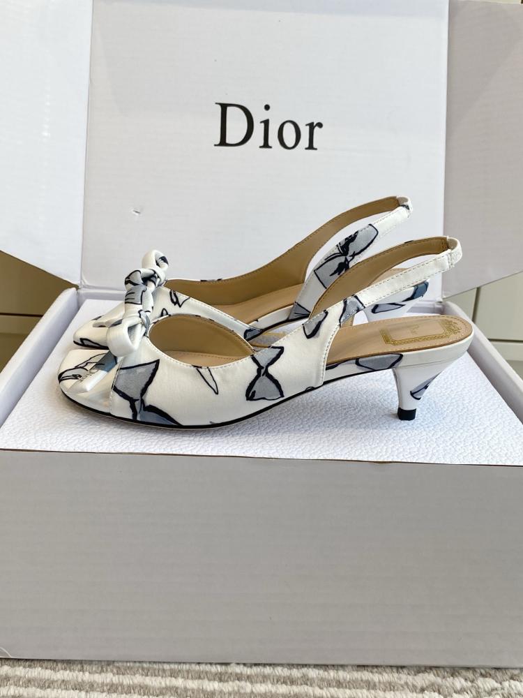حذاء  Dior فاخر