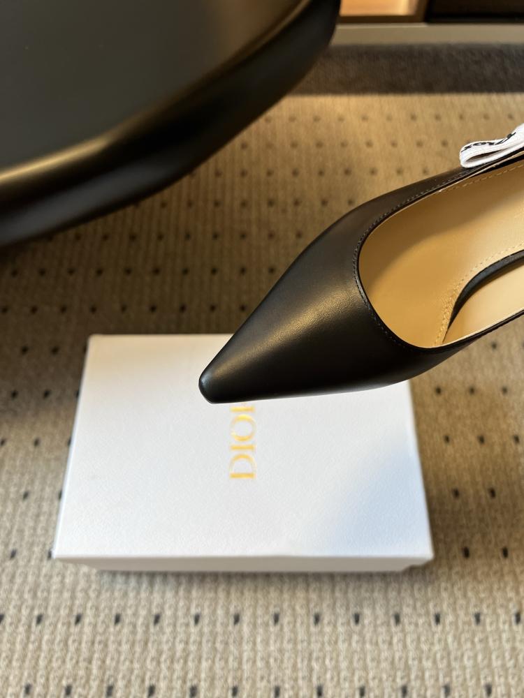 حذاء Dior فاخر