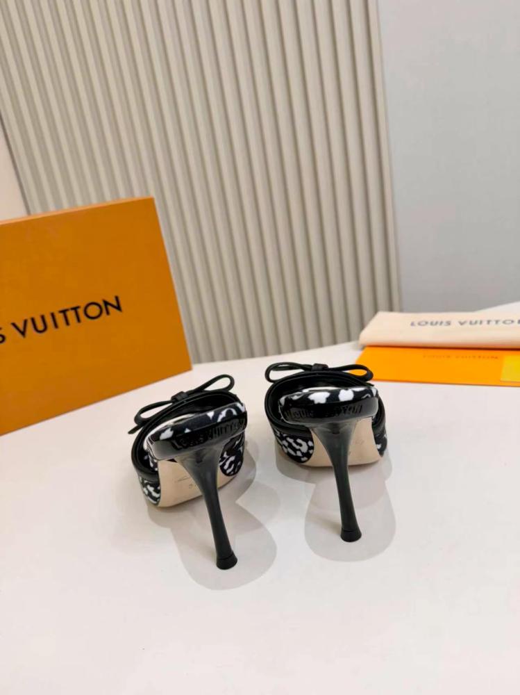 حذاء  Louis Vuitton فاخر