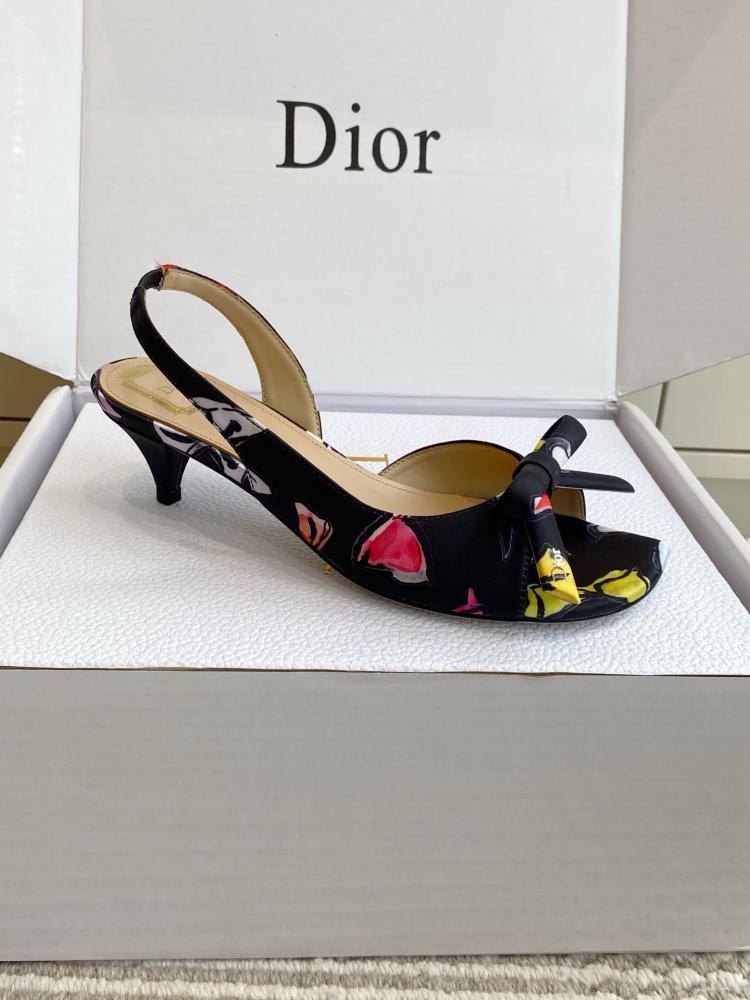حذاء Dior فاخر