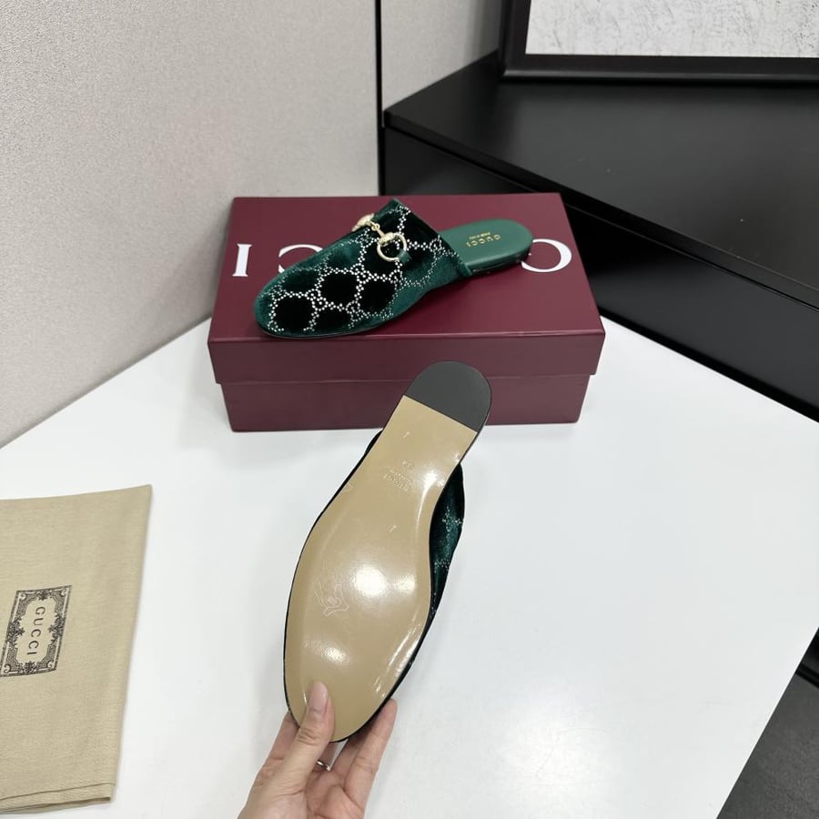 حذاء Gucci فاخر
