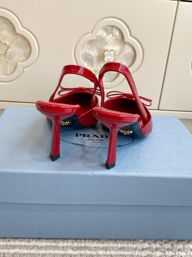 حذاء Prada فاخر