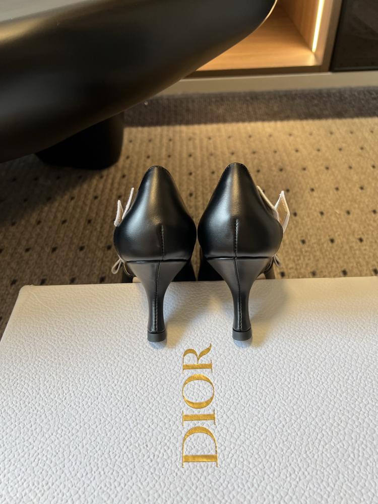 حذاء Dior فاخر