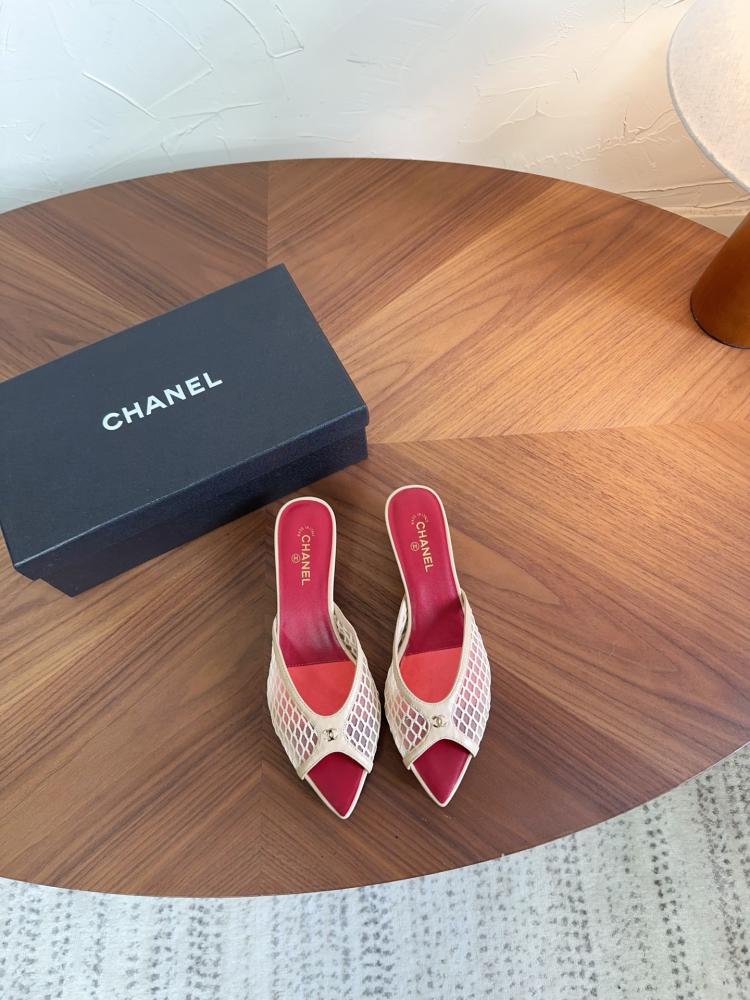 حذاء  Chanel  ميول شبكي فاخر بمقدمة مفتوحة وشعار CC
