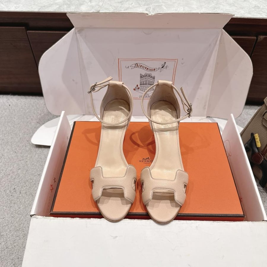 صندل Hermès بكعب منخفض