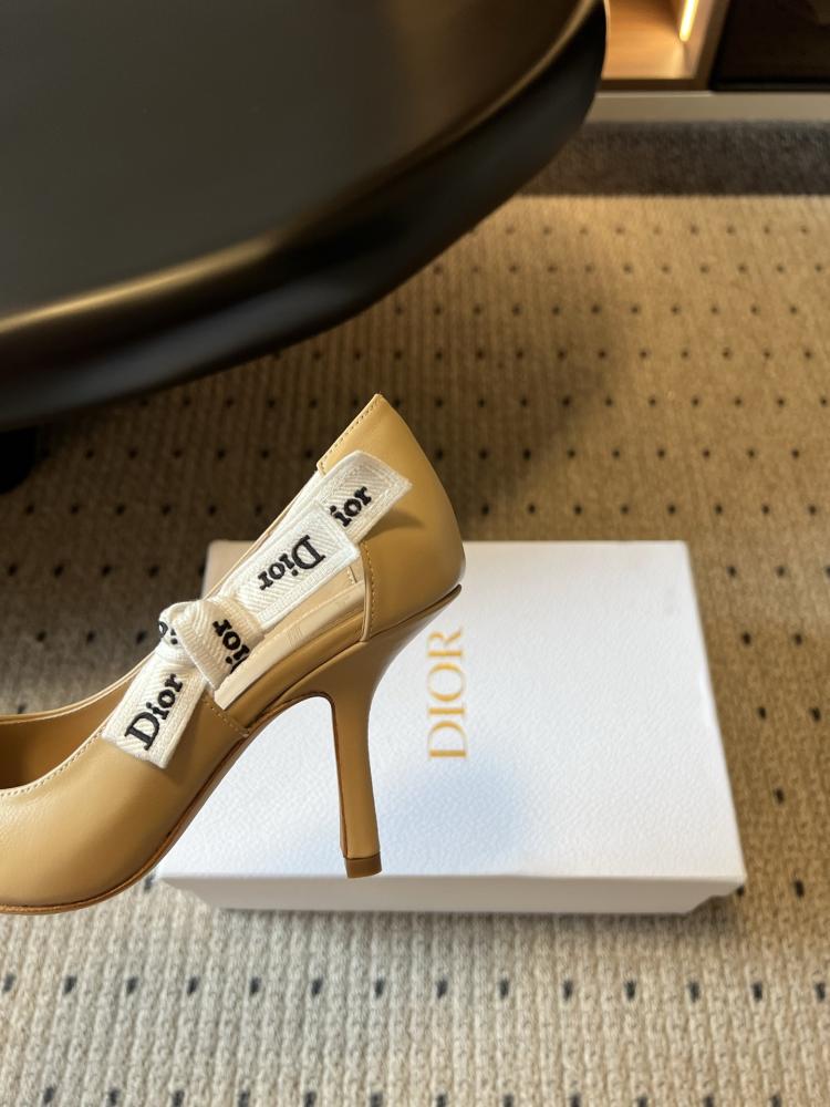 حذاء Dior فاخر