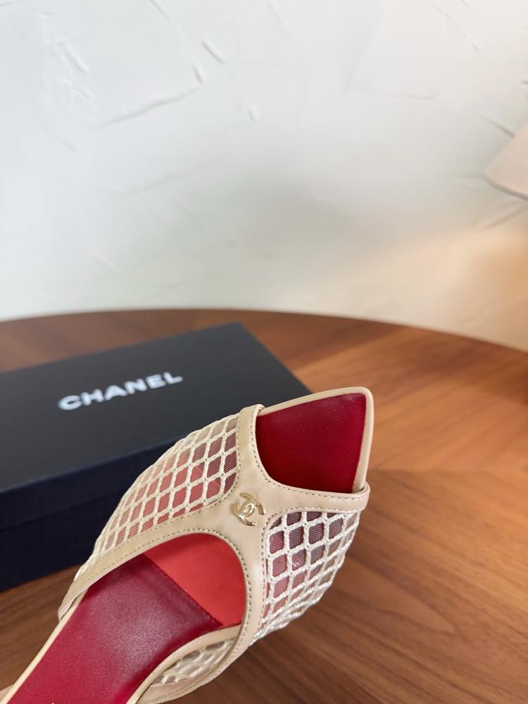 حذاء  Chanel  ميول شبكي فاخر بمقدمة مفتوحة وشعار CC