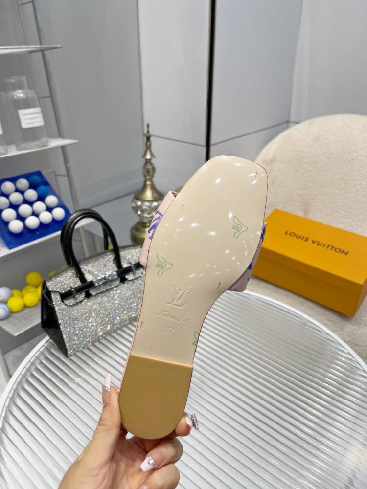 حذاء  Louis Vuitton فاخر