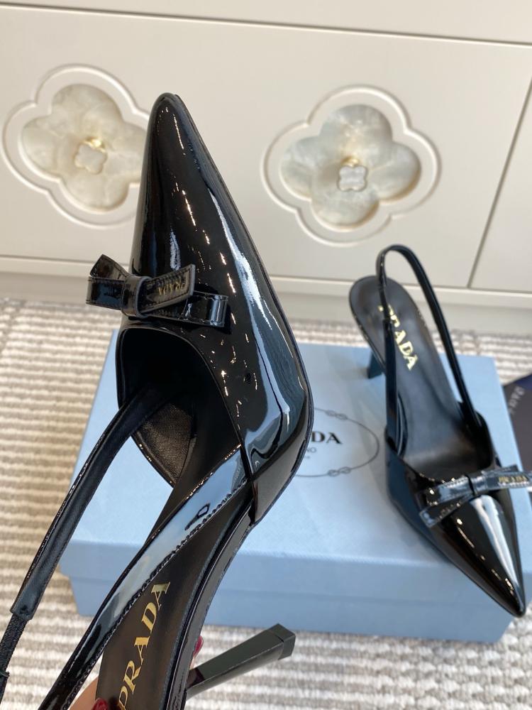 حذاء Prada فاخر