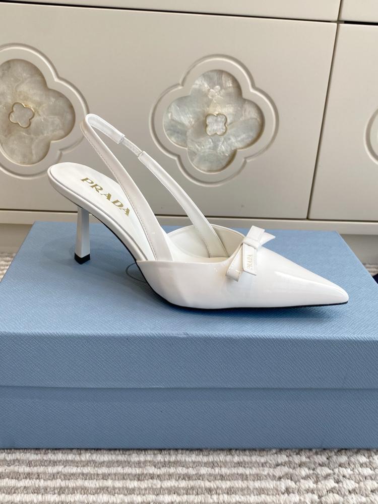 حذاء Prada فاخر