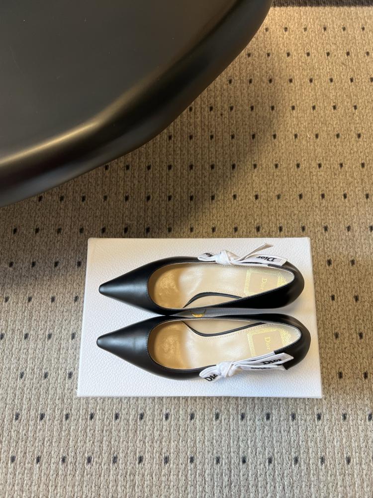 حذاء Dior فاخر
