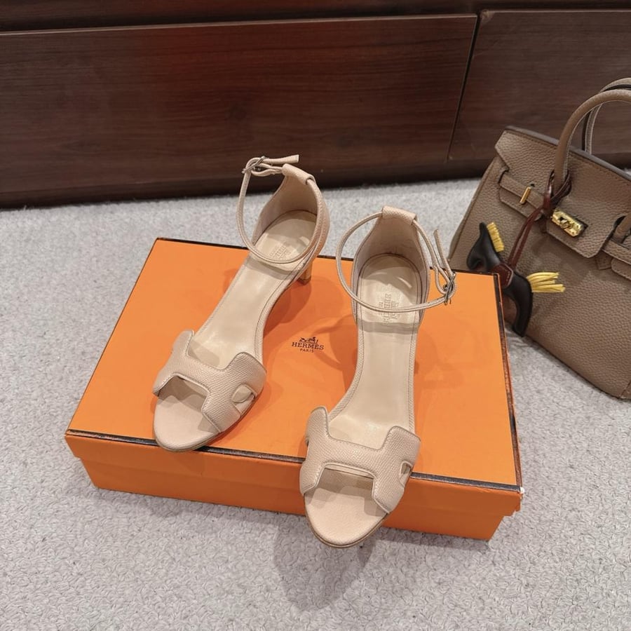 صندل Hermès بكعب منخفض