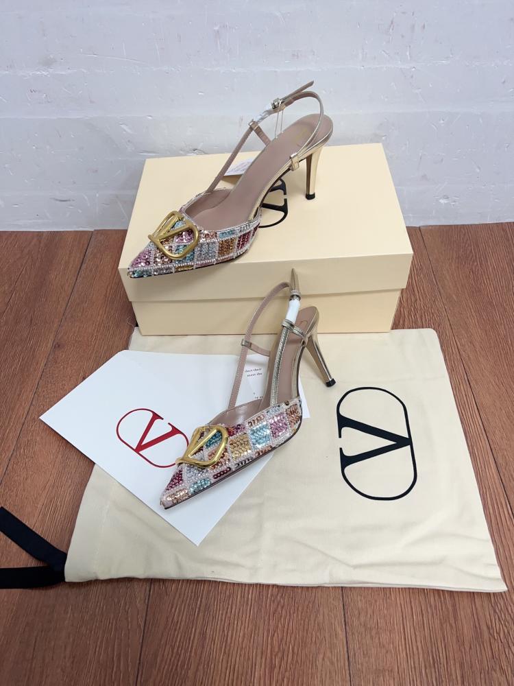 حذاء Valentino فاخر