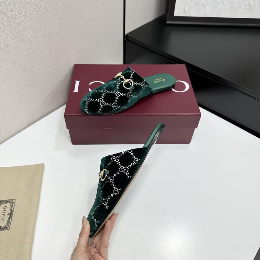 حذاء Gucci فاخر