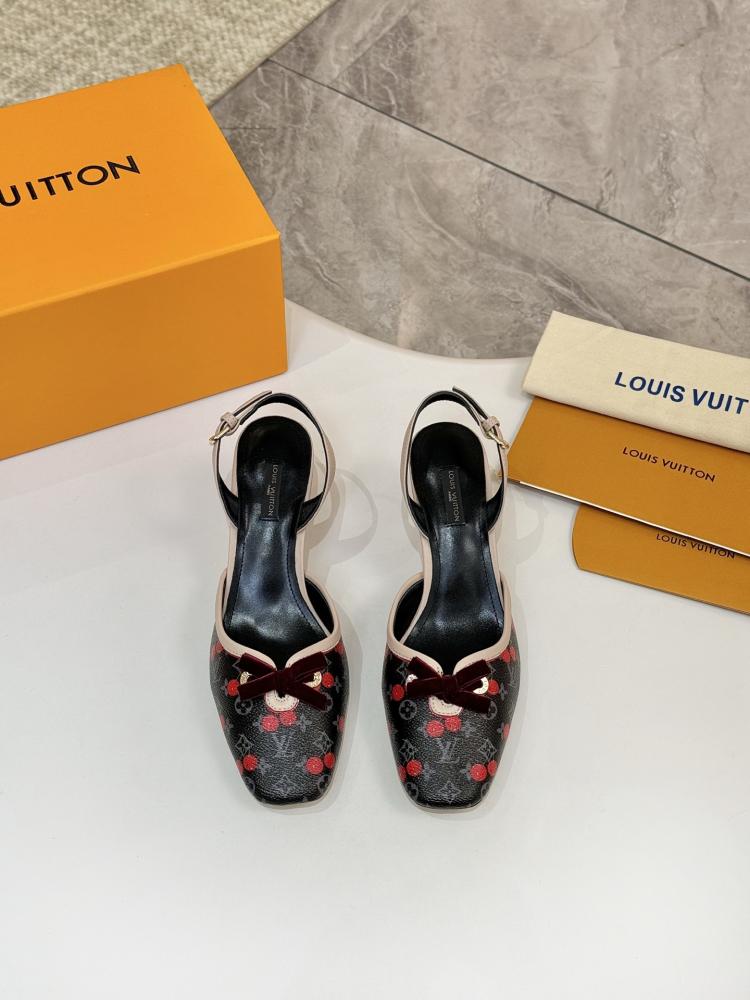 حذاء  Louis Vuitton فاخر