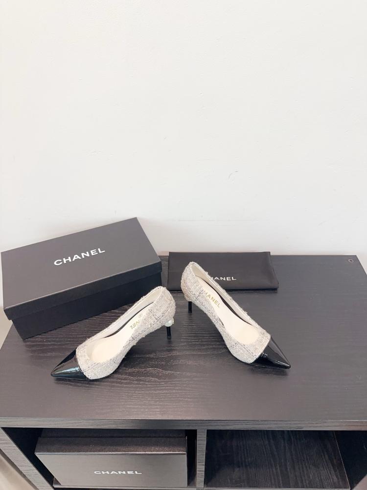 حذاء Chanel كعب كلاسيكي فاخر