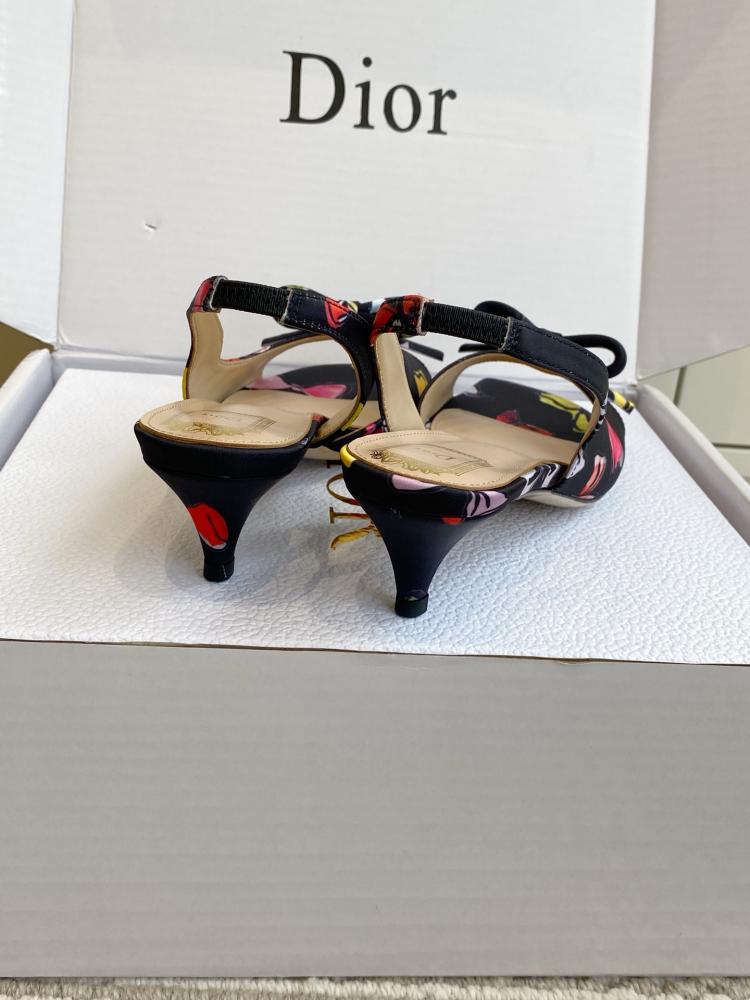 حذاء Dior فاخر