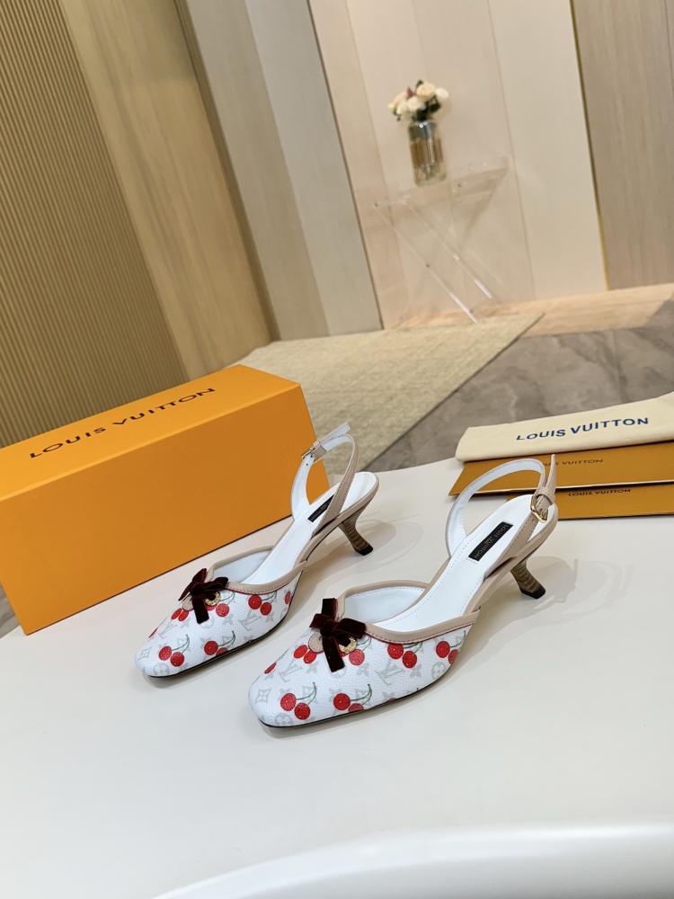 حذاء Louis Vuitton فاخر