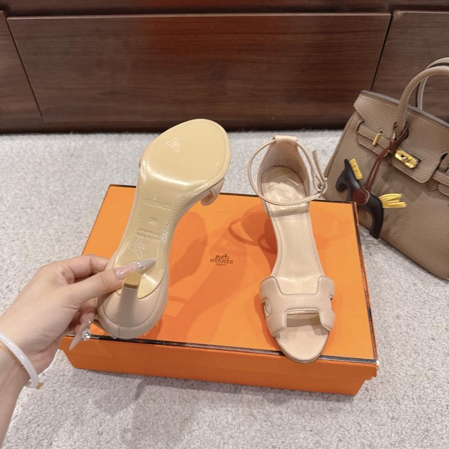 صندل Hermès بكعب منخفض