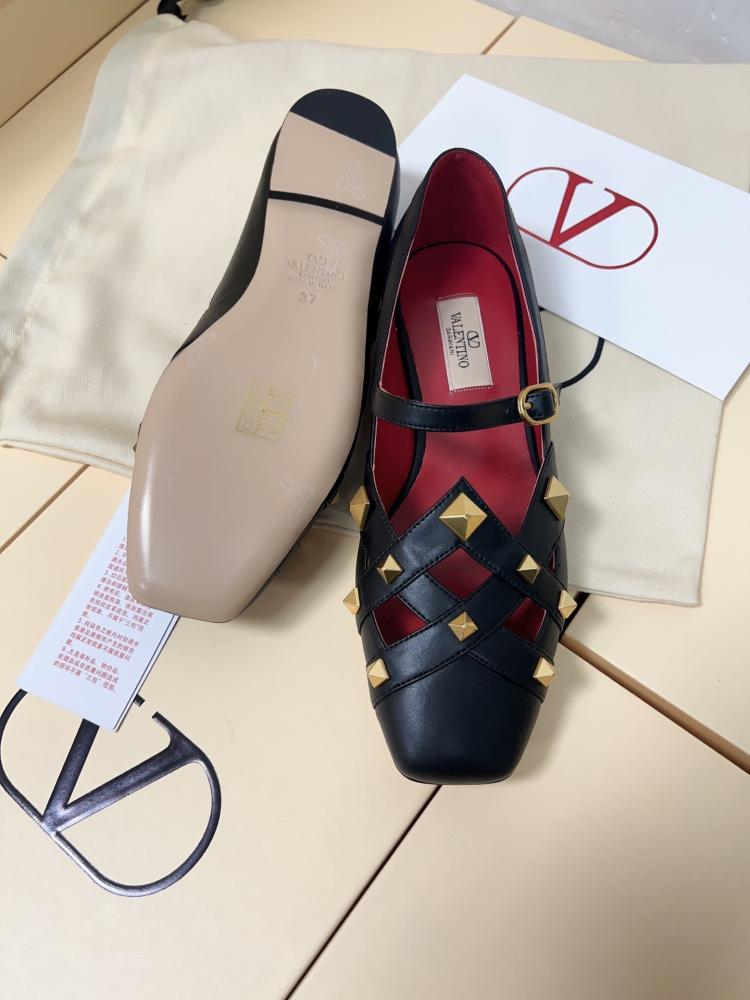 حذاء Valentino فاخر