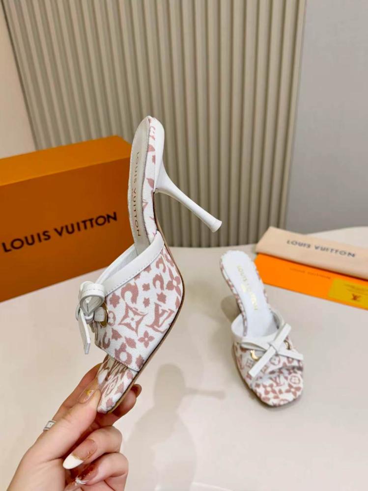 حذاء  Louis Vuitton فاخر
