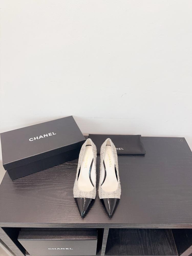 حذاء Chanel كعب كلاسيكي فاخر