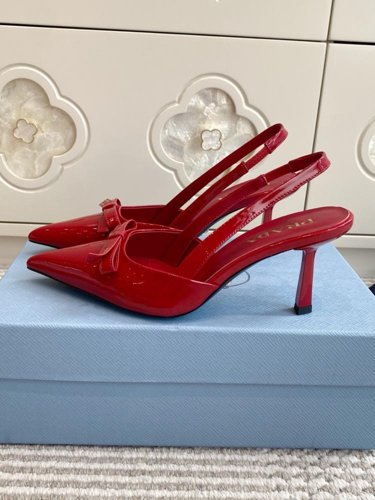 حذاء Prada فاخر