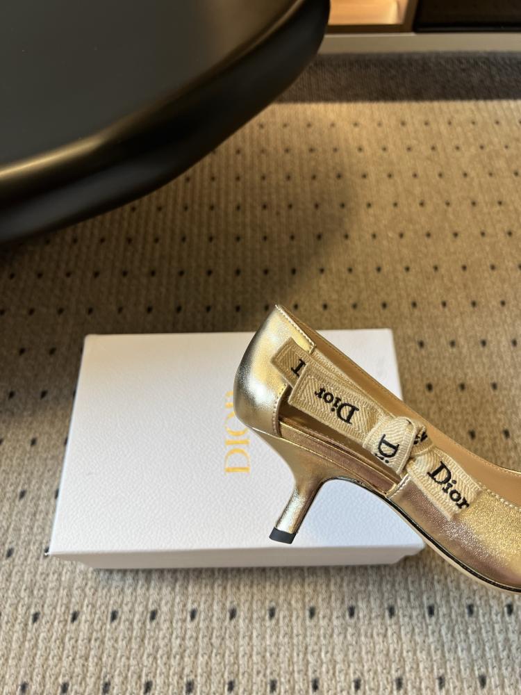 حذاء Dior فاخر