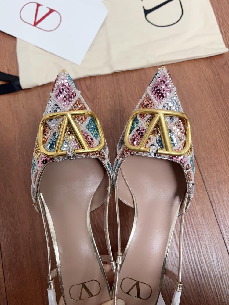 حذاء Valentino فاخر