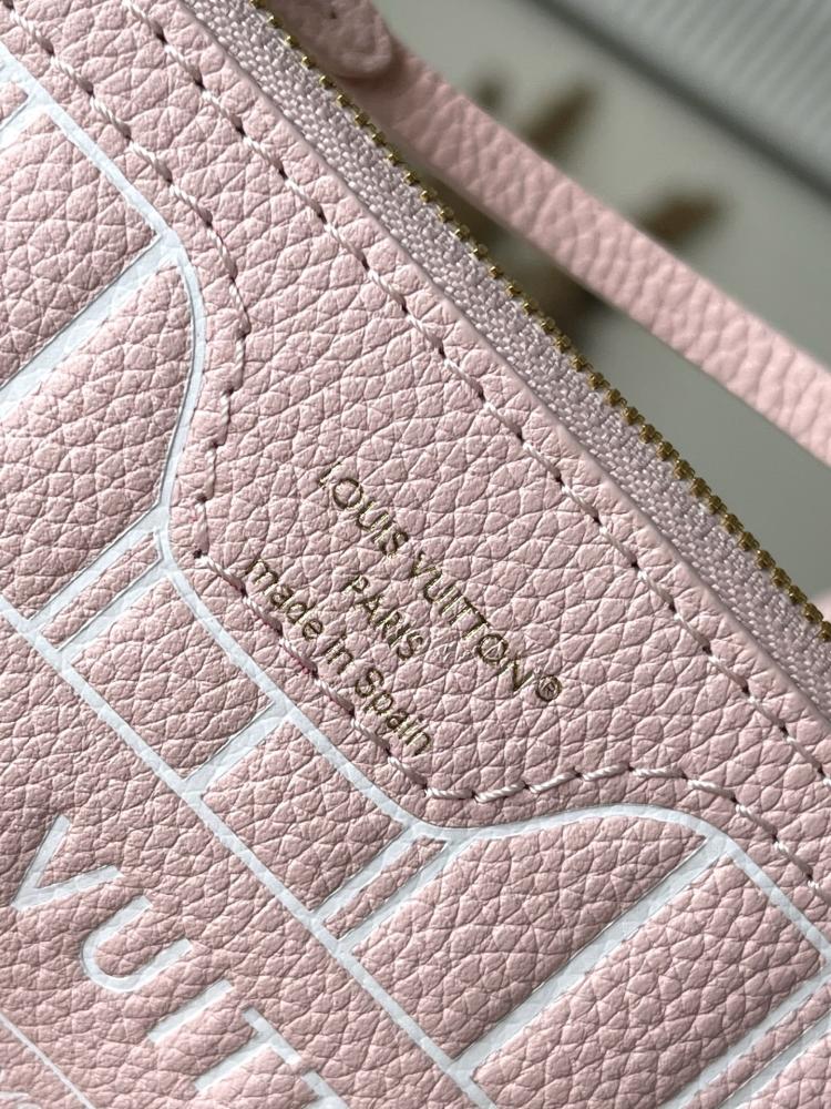 حقيبة لويس فيتون Louis Vuitton بنقشة المونوغرام باللون الوردي