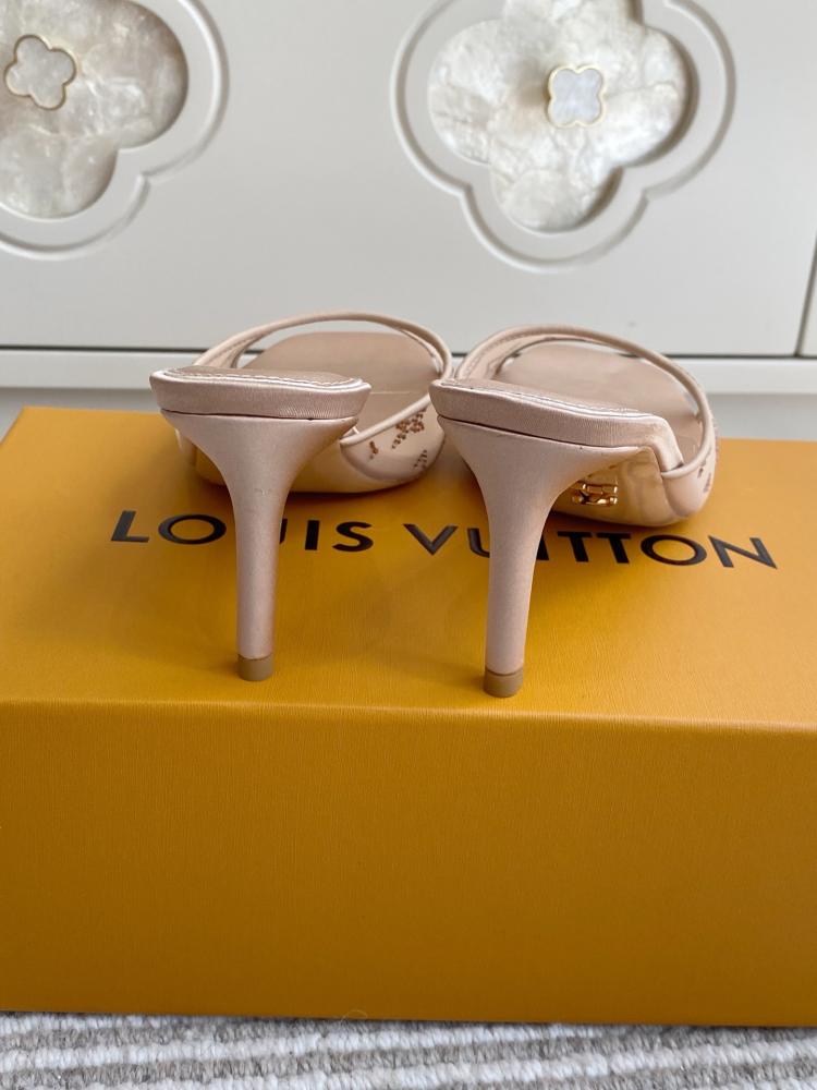 حذاء Louis Vuitton فاخر