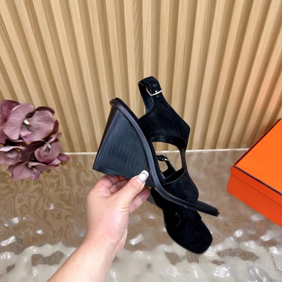 صندل Hermès بكعب روكي