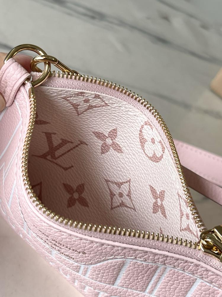 حقيبة لويس فيتون Louis Vuitton بنقشة المونوغرام باللون الوردي