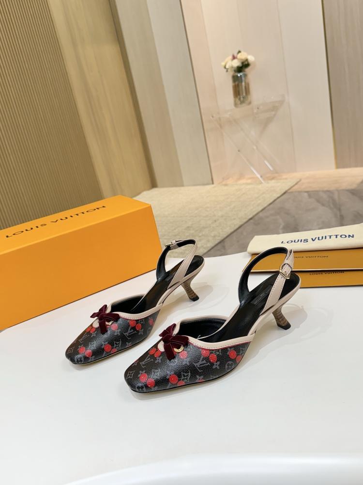 حذاء  Louis Vuitton فاخر