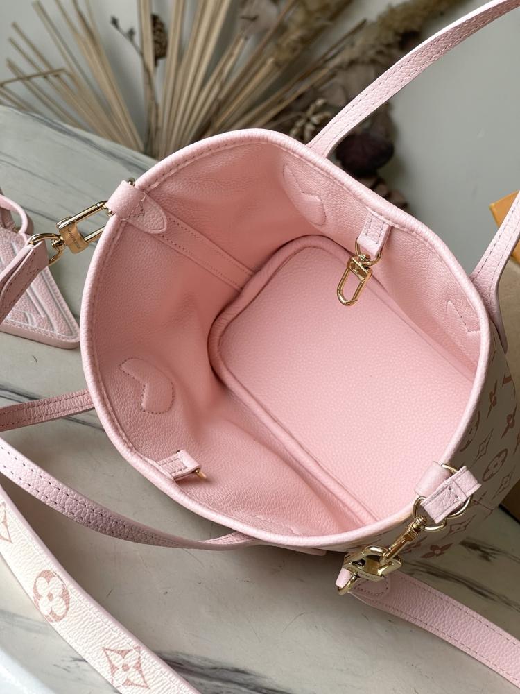 حقيبة لويس فيتون Louis Vuitton بنقشة المونوغرام باللون الوردي