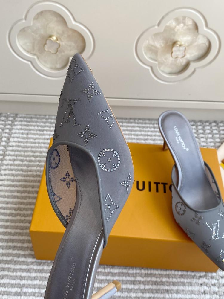 حذاء Louis Vuitton فاخر