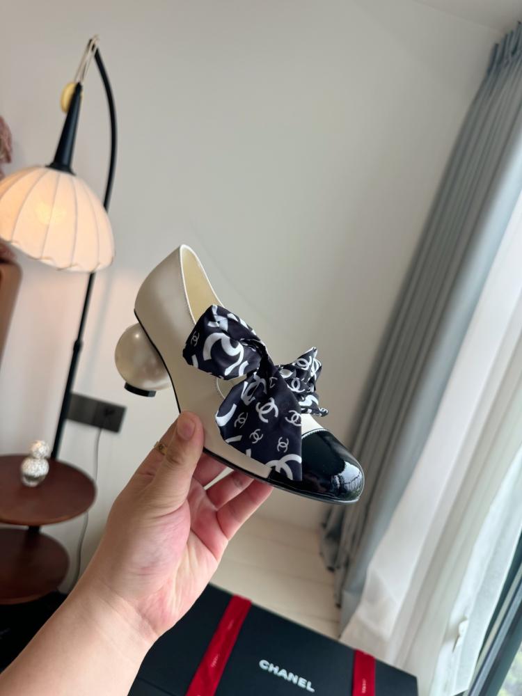 حذاء Chanel فاخر
